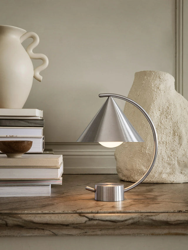 MERIDIAN TABLE LAMP IN SILVER