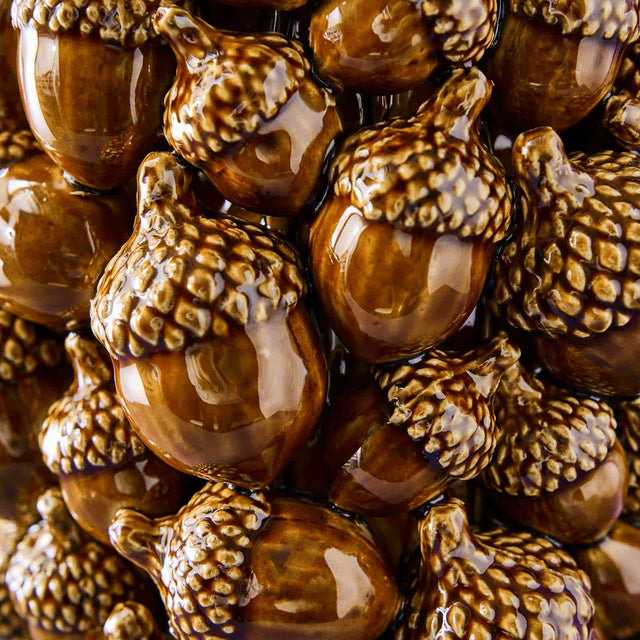 VASE ACORNS IN BROWN