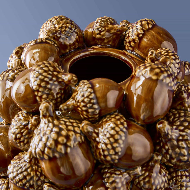 VASE ACORNS IN BROWN