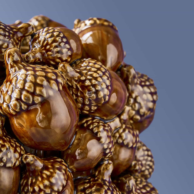 VASE ACORNS IN BROWN