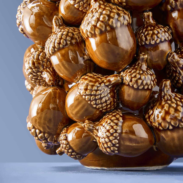 VASE ACORNS IN BROWN
