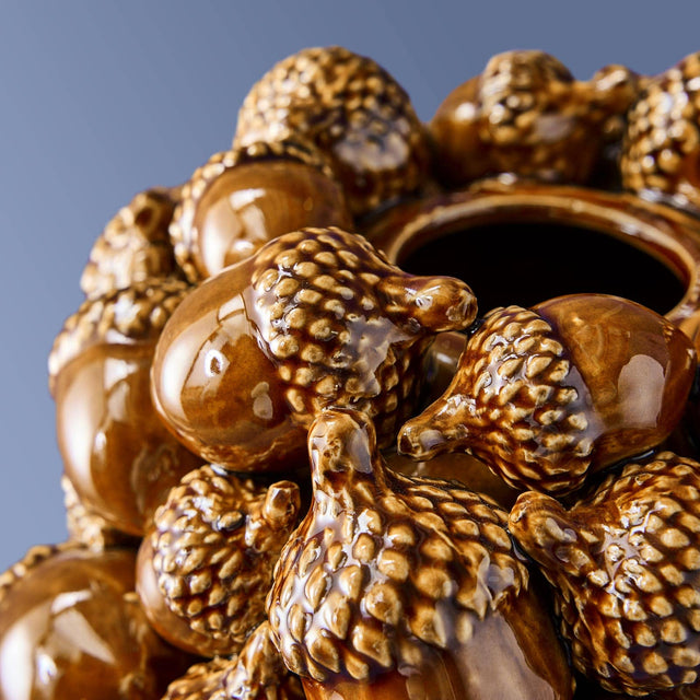 VASE ACORNS IN BROWN