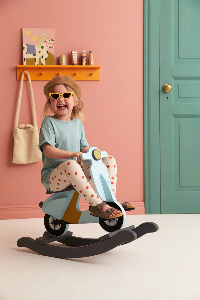 KIDS BASE SCOOTER IN LIGHT BLUE