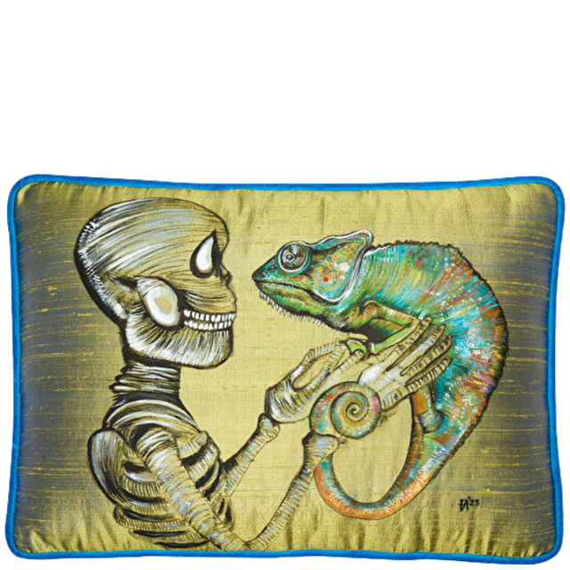 ALPAQ STUDIO. CHAMELEON SILK CUSHION