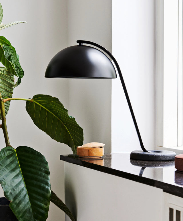 CLOCHE LAMP IN BLACK