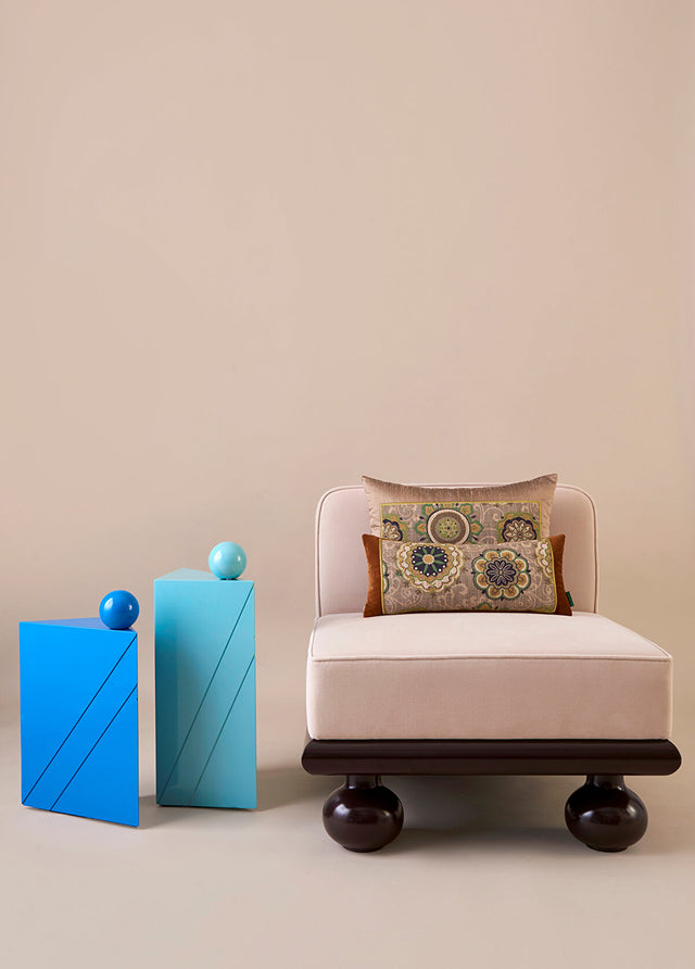 ALPAQ STUDIO. APLICATION FLOWER VELVET CUSHION