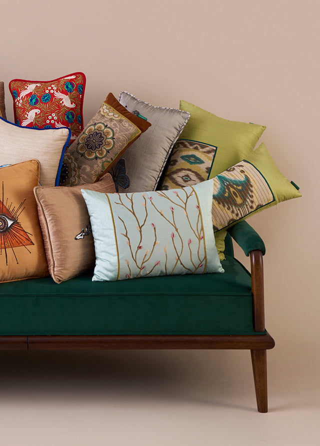ALPAQ STUDIO. SILK CUSHION BRODERI FLOWER