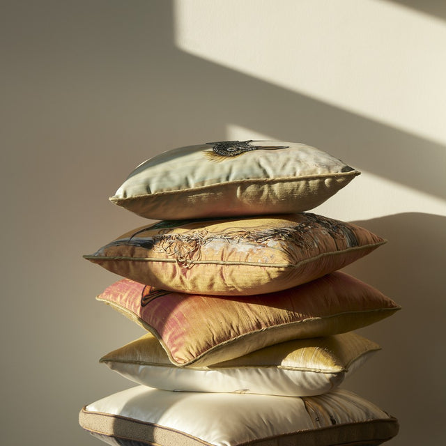 ALPAQ STUDIO. SILK CUSHION PENGUIN