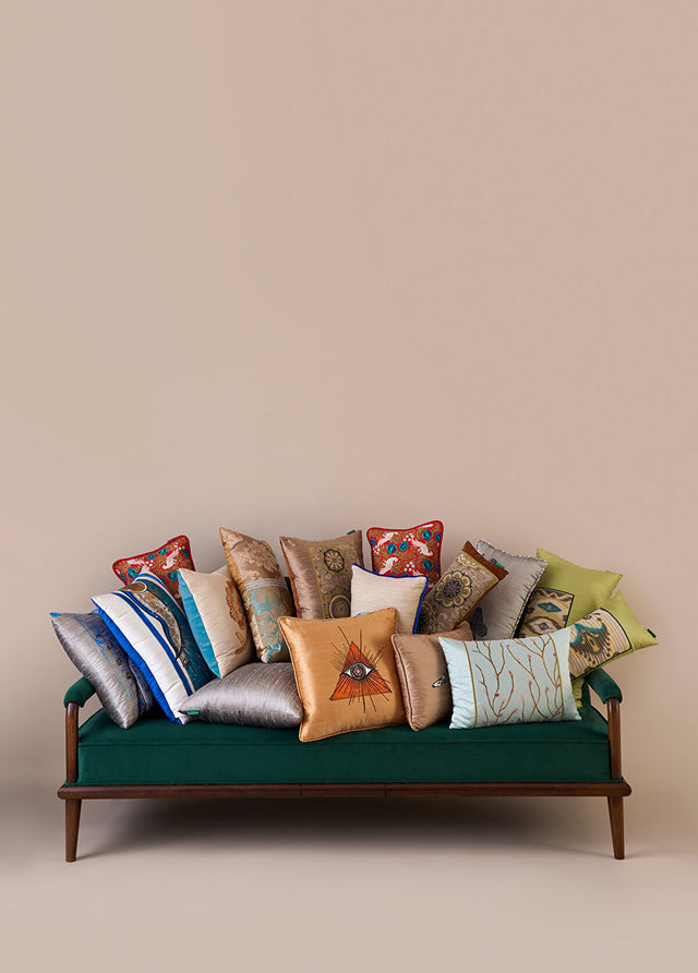 ALPAQ STUDIO. EYE SILK CUSHION