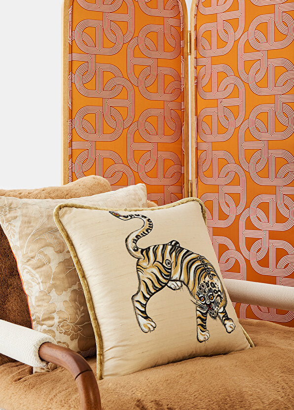 ALPAQ STUDIO. SILK CUSHION TIGER