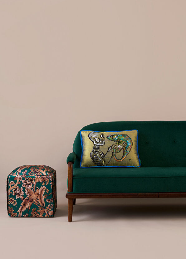 ALPAQ STUDIO. CHAMELEON SILK CUSHION