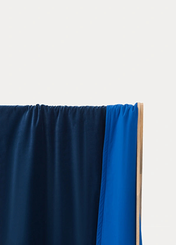 ALPAQ STUDIO. VELVET BLANKET IN BLUE