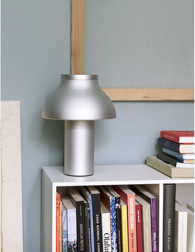 PC TABLE LAMP IN SILVER