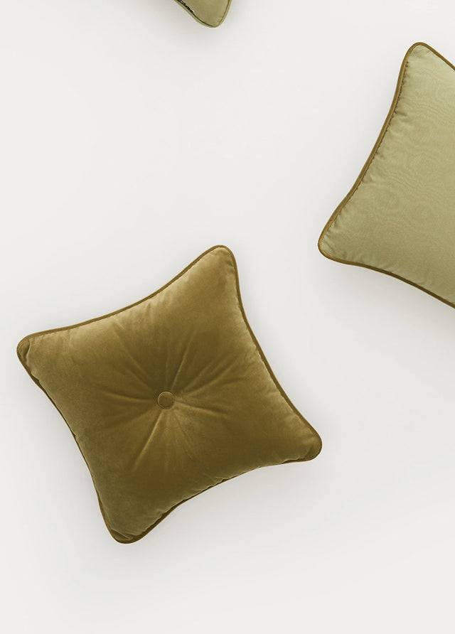 ALPAQ STUDIO. VELVET CUSHION IN OLIVE GREEN