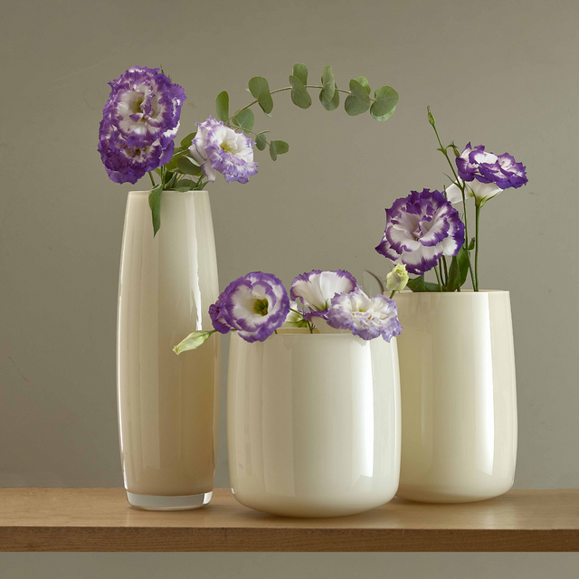 TUBE GLASS VASE IN CREAM