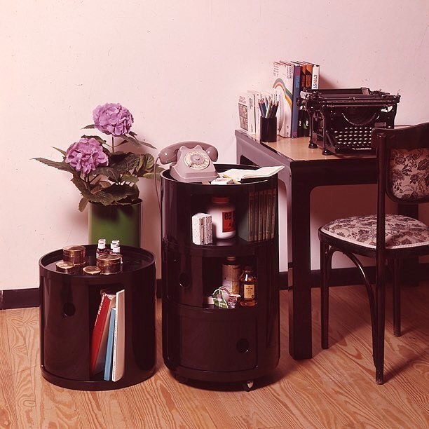 SMALL MODULAR STORAGE LOCKER IN BLACK