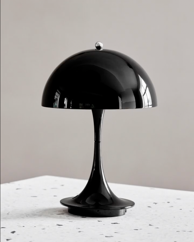 PANTHELLA TABLE LAMP IN BLACK