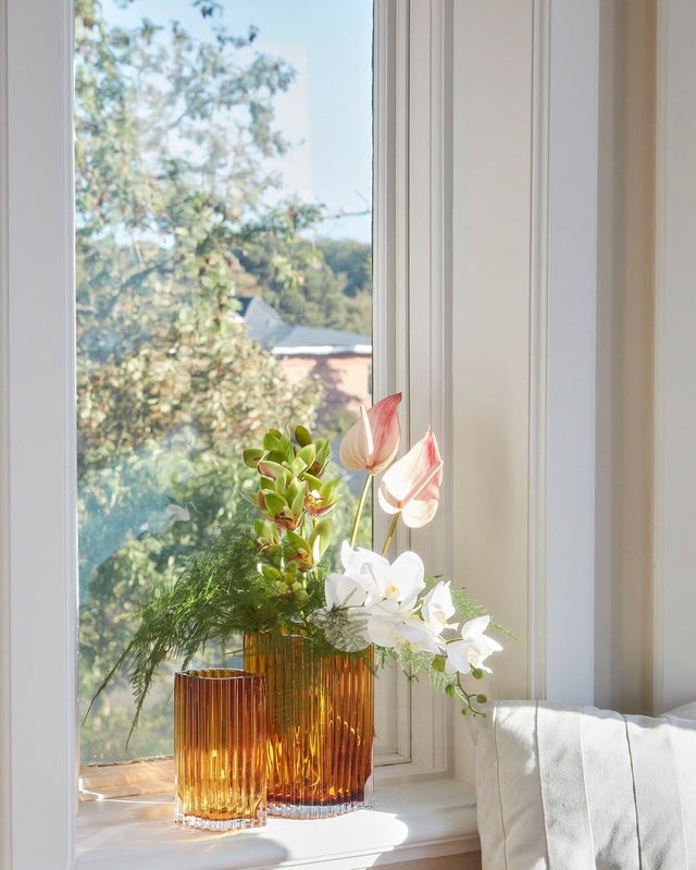 FOLIUM TALL VASE IN AMBER