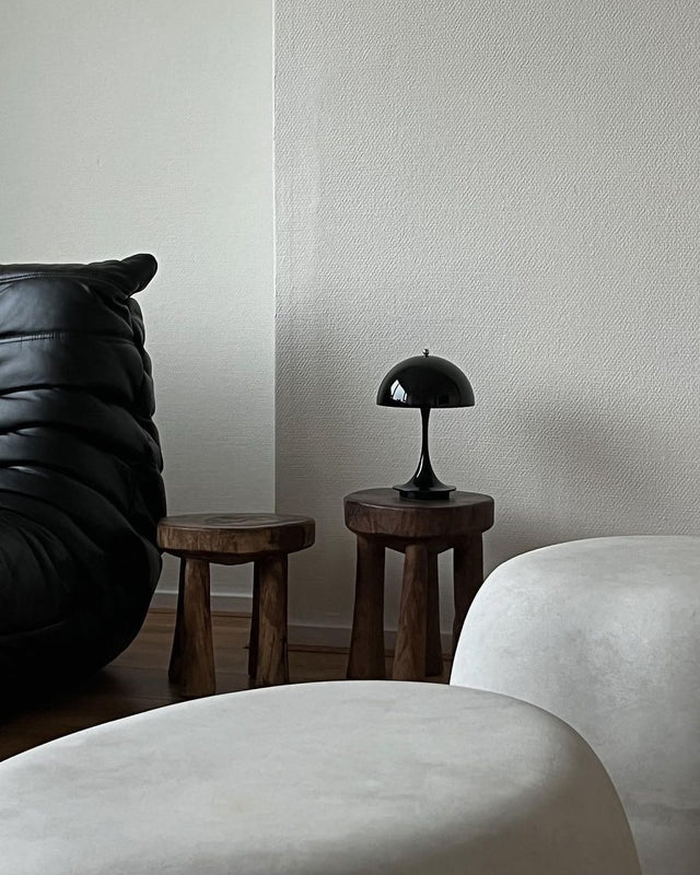 PANTHELLA TABLE LAMP IN BLACK