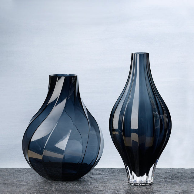 WAVY VASE IN BLUE
