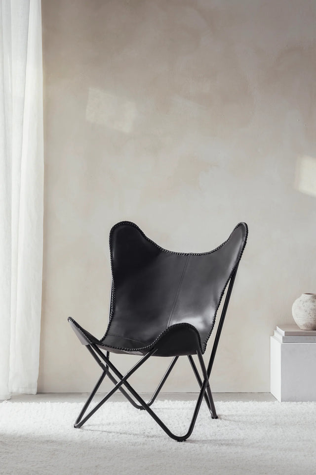 LEATHER CHAIR BUTTERFLY IN BLACK