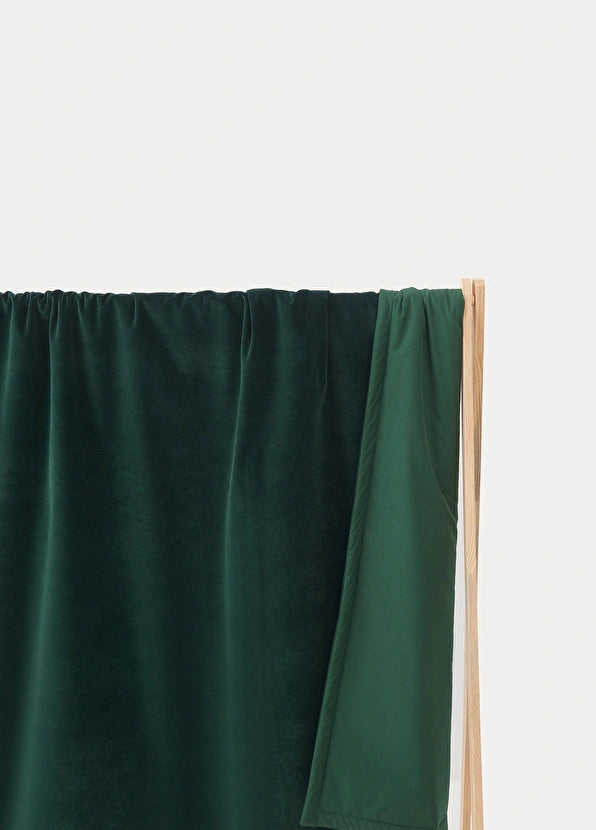 ALPAQ STUDIO. VELVET BLANKET IN GREEN